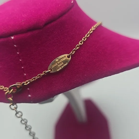 Louis Vuitton Essentiel V Gold Tone Pink Rhinestone Necklace (VERY GOOD)COA✨️💖✨ - Picture 8 of 11